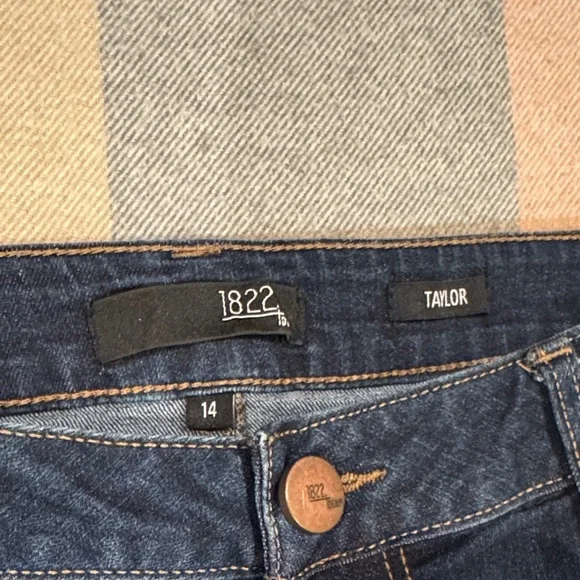 1822 Denim Dark Blue Cropped Jeans - Picture 2 of 11